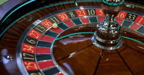Tampilan Dadu autoqris77 di layar ponsel